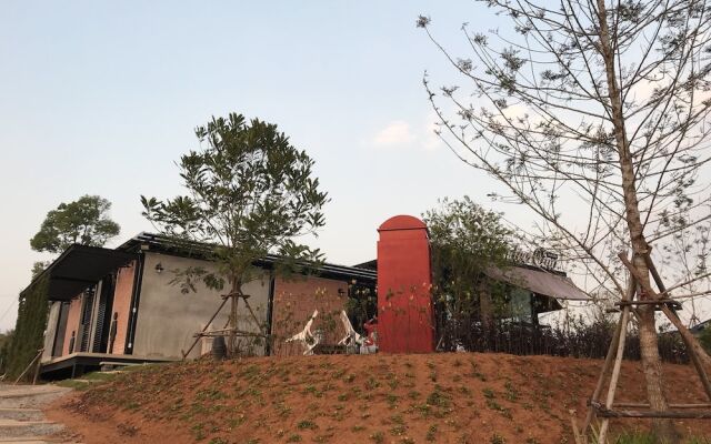 Kondee Cino Cafe and Glamping