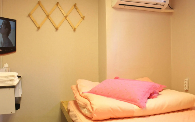 Hi5 Hostel