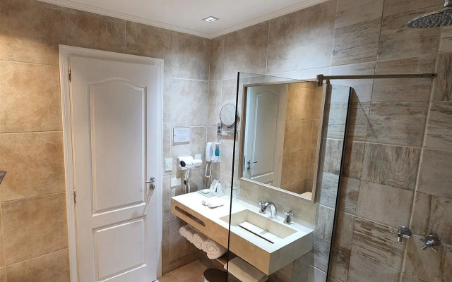 Xelena Hotel & Suites