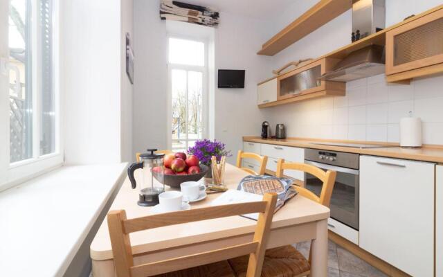 -V66- Apartment, By Cohost