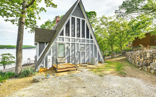 Waterfront Yard, Dock + Game Room: Linn Creek Home