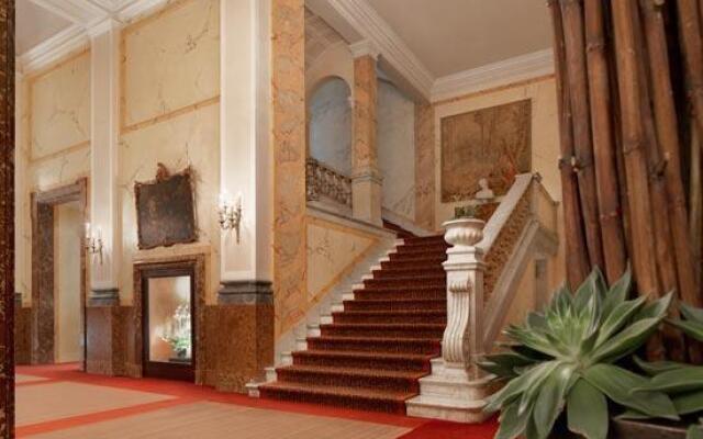 Althoff Dom Hotel Collection
