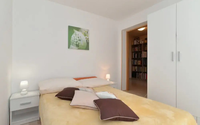 Apartment 1375
