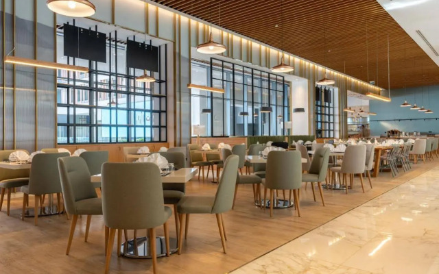 West Walk Retaj Hotel
