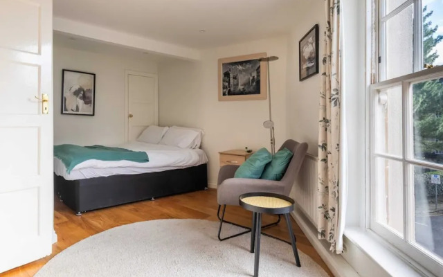 Bright & Quirky 3BD Home - Wellington Terrace!