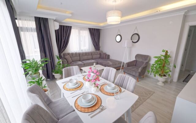 Stunning Gorgeous 2 BR near Golden Horn