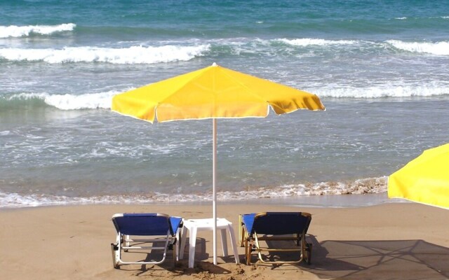 Theodosia apt Swim sunbathe beachfront