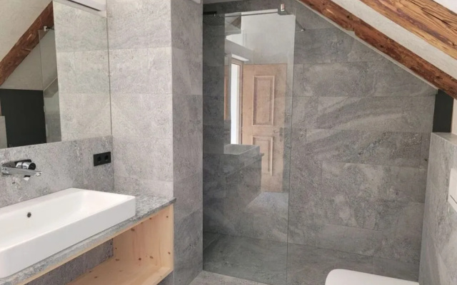 Hoamisch Modern Retreat