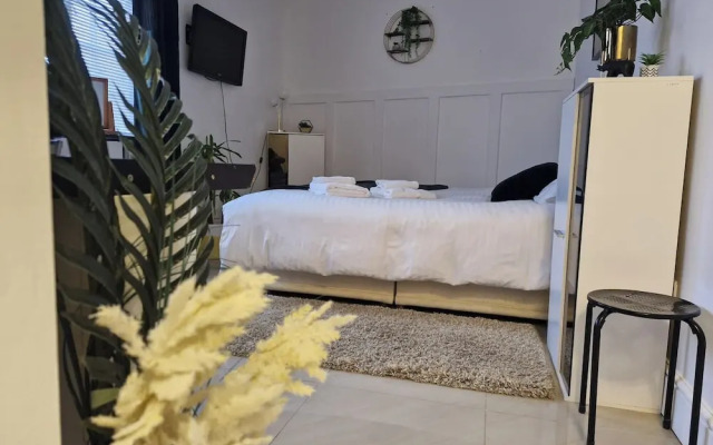Seaside Bliss Apartment for Style and Comfort