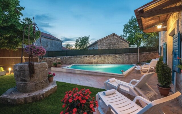 Beautiful Home in Orbanici With Wifi and 3 Bedrooms