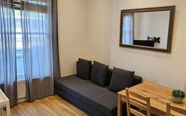 London Charm - Moscow Road Apartment