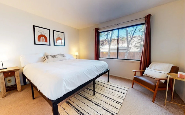 Chateau Sierra 50 Pet-Friendly with Great Complex Amenities, On the Shuttle Route, Private Washer Dryer, by RedAwning