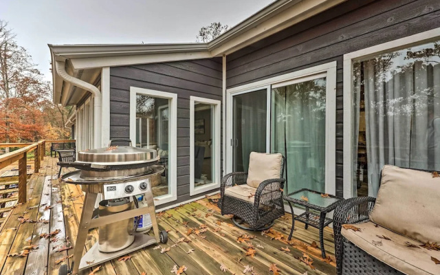 Lakefront Rogers Getaway w/ Hot Tub & Deck!