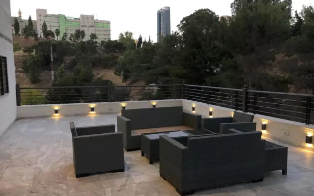 Cozy & Gated Compound