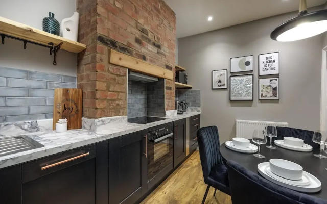 Beautiful 3 Bed House - Habita Property