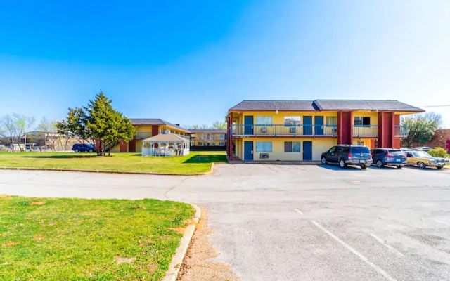 Castle Inn & Suites By OYO Chickasha