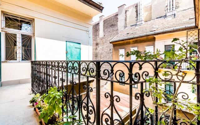 Bpr D8 Premier Apartment