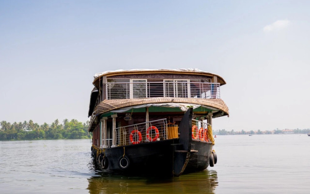 OYO 22272 Houseboat Anugraha 8 Bhk