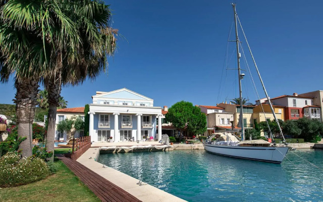Port Alacati Hotel