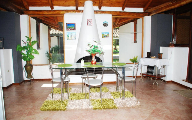 Hosteria Airport Garden