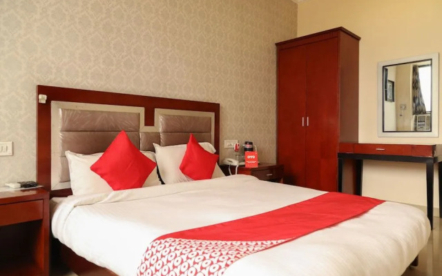 OYO Flagship 070 Hotel Orient Palace