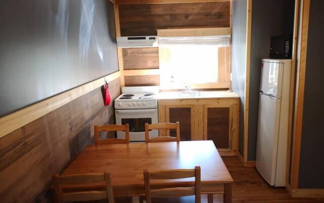 Overlook Inn & Cabins