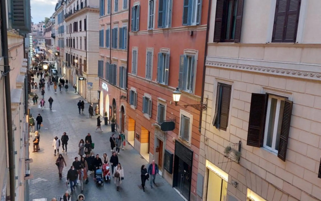 Spanish Steps bedroom