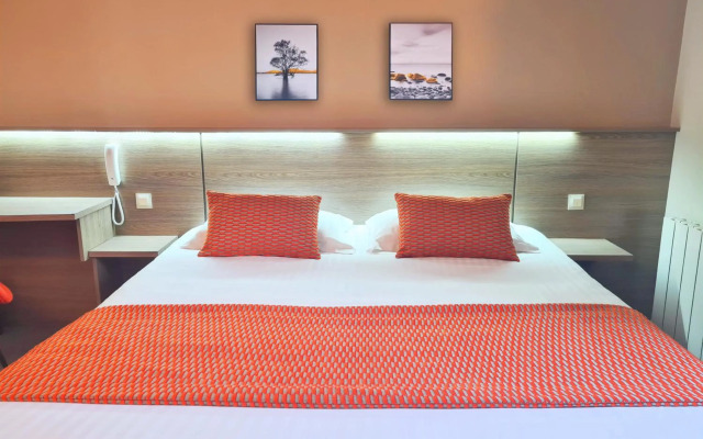 Brit Hotel Piscine & Spa - Fougères