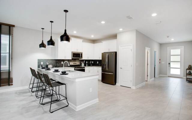 9BR Villa with Game Room & Theater