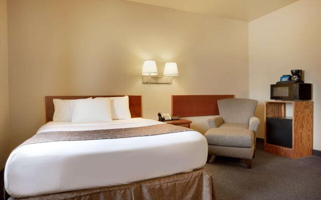 Travelodge by Wyndham Gillette