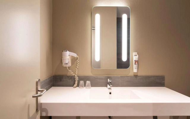 Ibis Paris Tour Montparnasse 15Ème