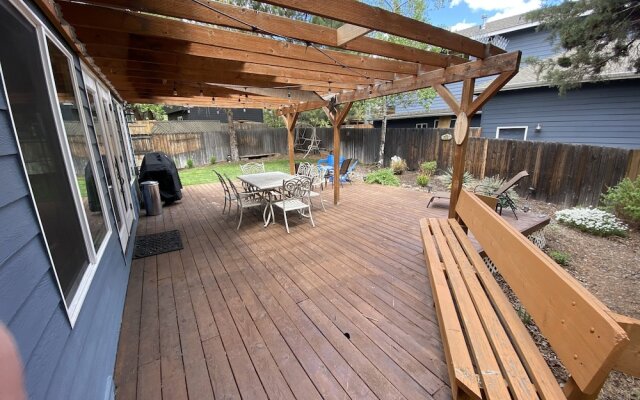 Larkspur Trail 3 Bedroom Home by RedAwning