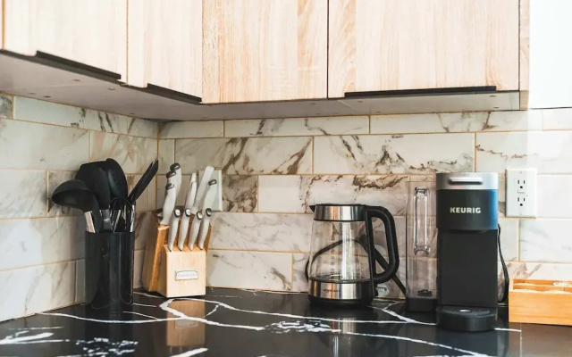 Not Affected by the Fire/spacious Modern Retreat w Luxury Amenities & Style