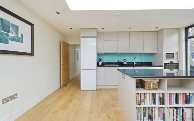 Spacious 3-bedroom Apartment in Earls Court