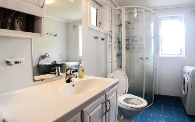 Nice Home in Norheimsund With 4 Bedrooms and Wifi