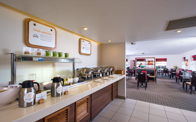 Holiday Inn Express Warwick - Stratford-upon-Avon by IHG