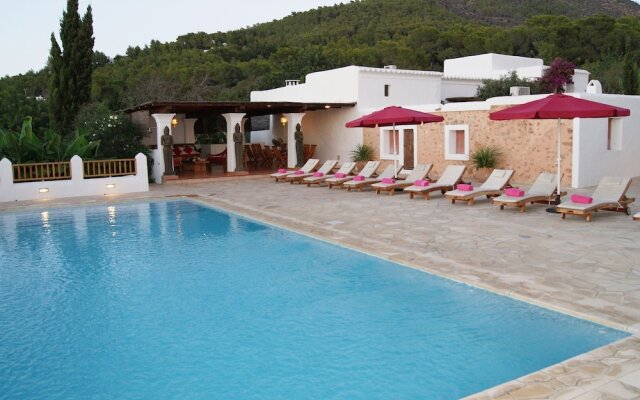 Tranquil Holiday Home on Balearic Islands With Pool