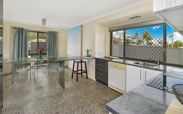 Naroo7- Prime Mooloolaba Location