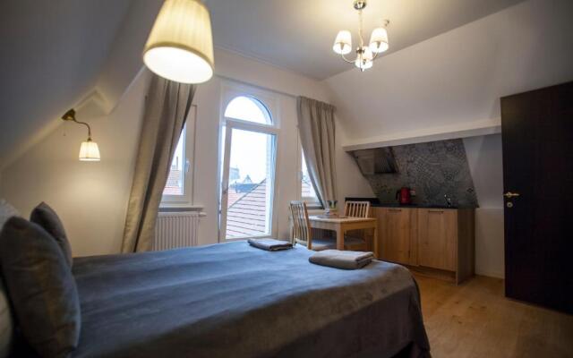 Luxury Suites Riverside Residence