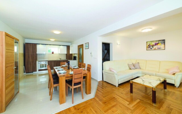 Amazing Home in Trilj with Hot Tub, WiFi & 4 Bedrooms