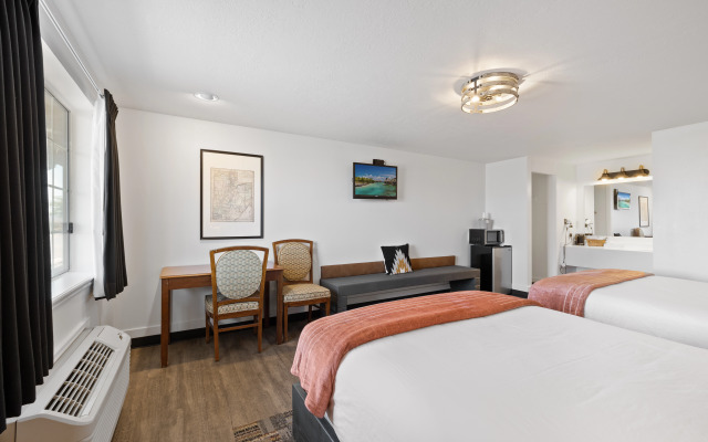 Broken Spur Inn & Steakhouse