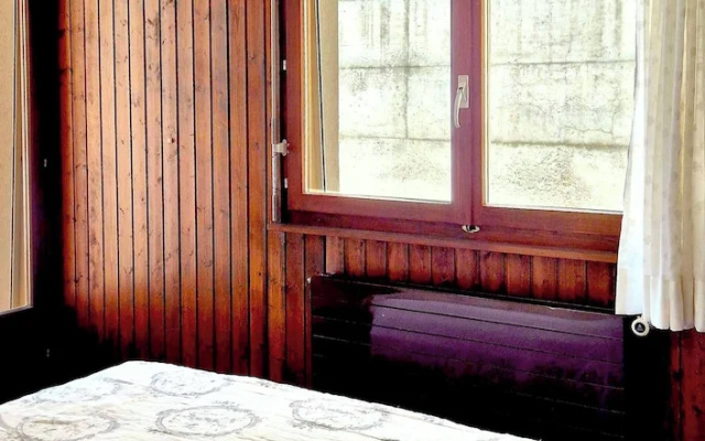Charming Vintage Flat Near Spa & Slopes – Guest Rooms – Ovronnaz