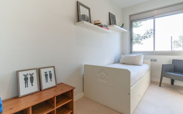 Delightful Villa in Canyelles wth Swimming Pool