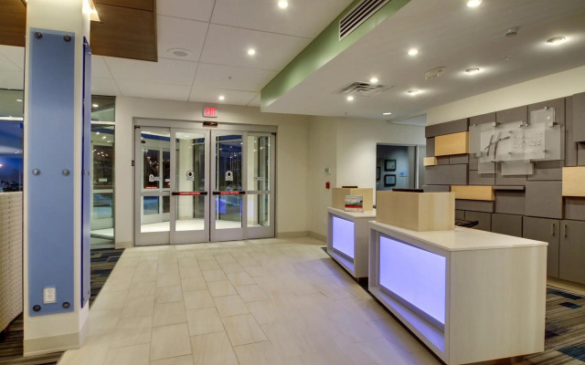 Holiday Inn Express & Suites Galesburg by IHG