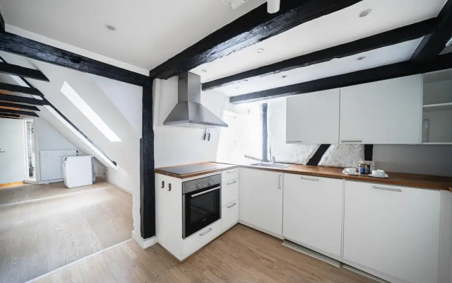 Charming 2-bed Duplex in Great Location