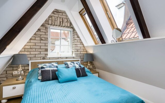 Apartment With Attic at Old Town