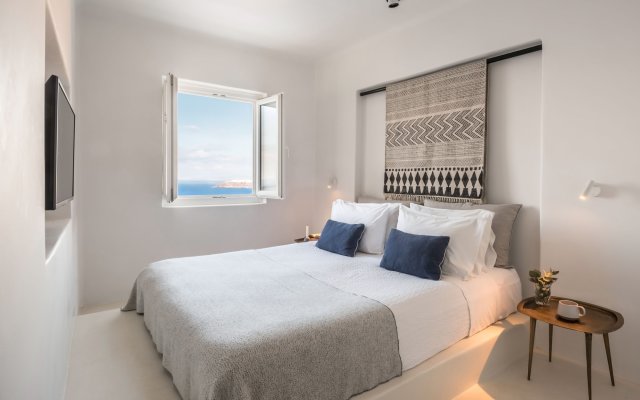 Porto Fira Suites