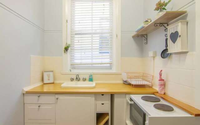 Cosy Apartment Walking Distance To Manly Beach