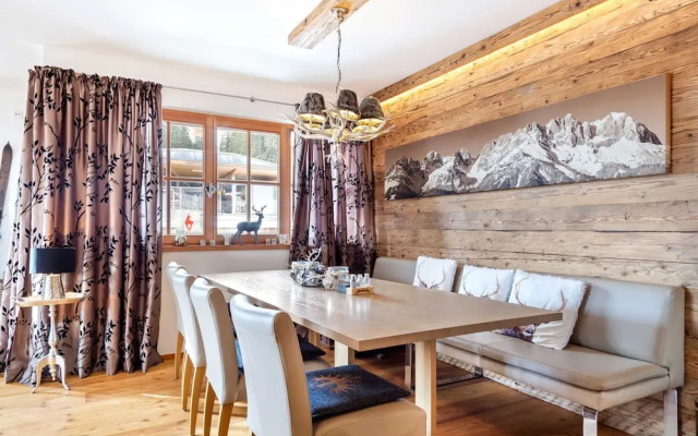 Unique & Exclusively Furnished Chalet near Ski Lift