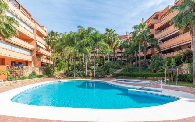 Marbella Costa Nagueles piscina y playa 6p